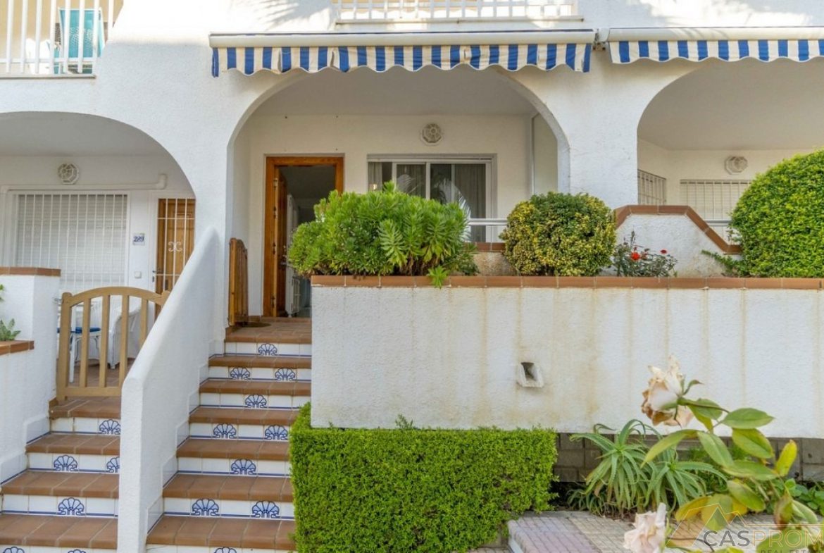 BUNGALOW BAJO EN RESIDENCIAL AGUAMARINA A TAN SOLO 100 METROS DE LA