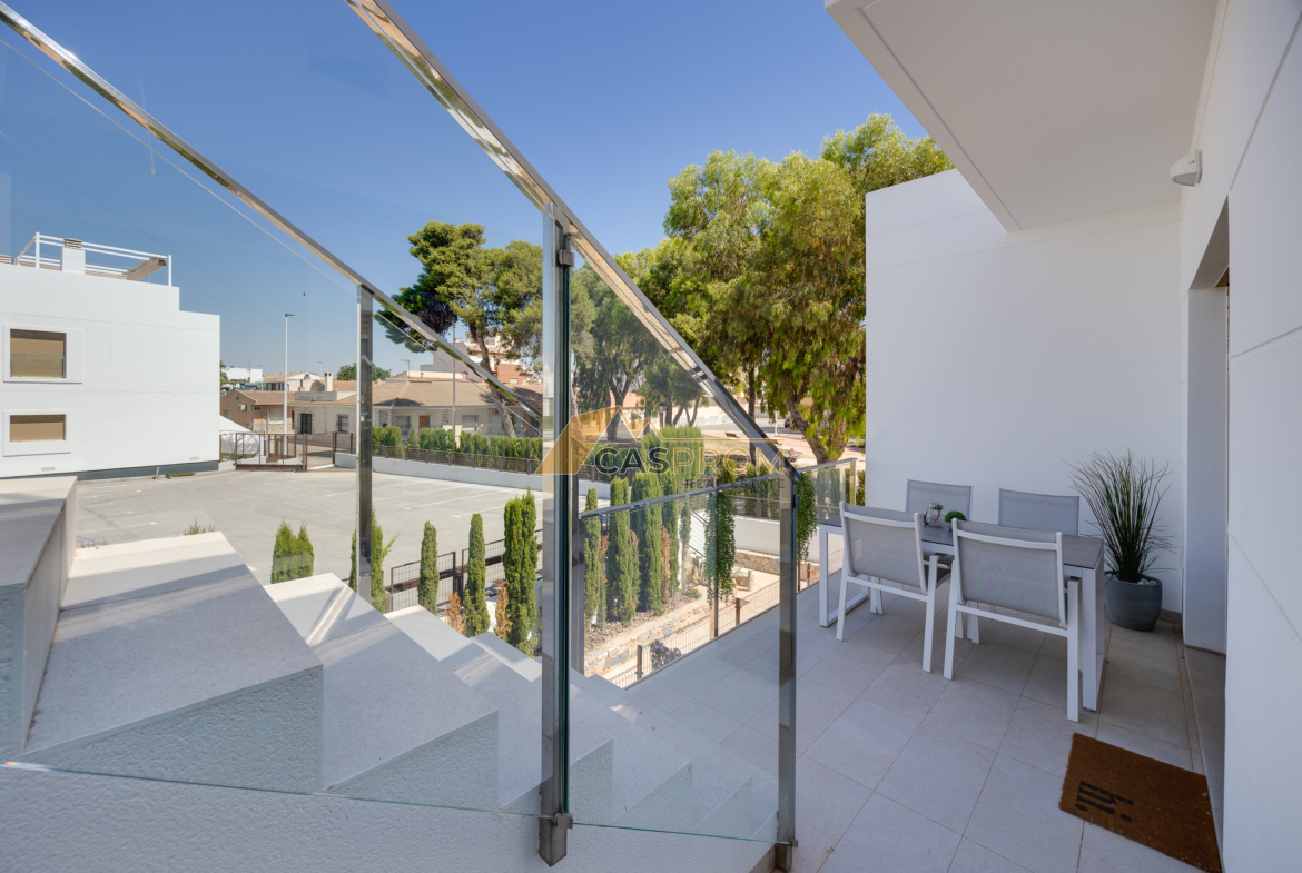 ÁTICO MODERNO CON SOLARIUM PRIVADO EN PILAR DE LA HORADADA
