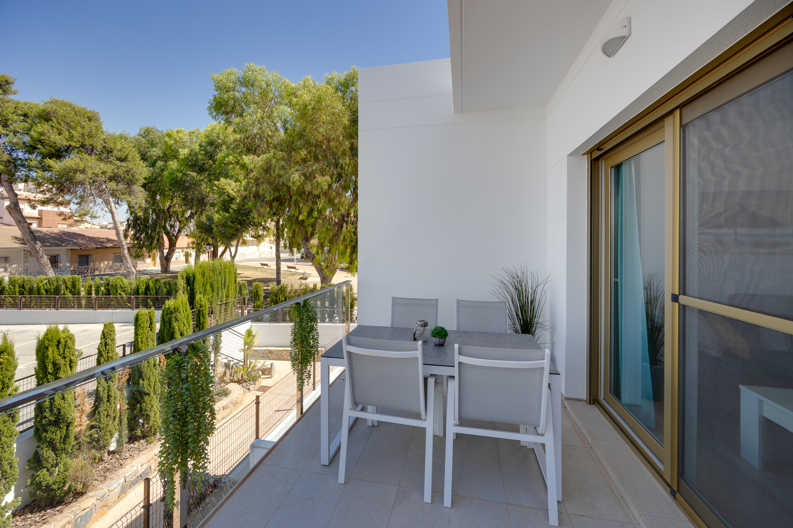ÁTICO MODERNO CON SOLARIUM PRIVADO EN PILAR DE LA HORADADA
