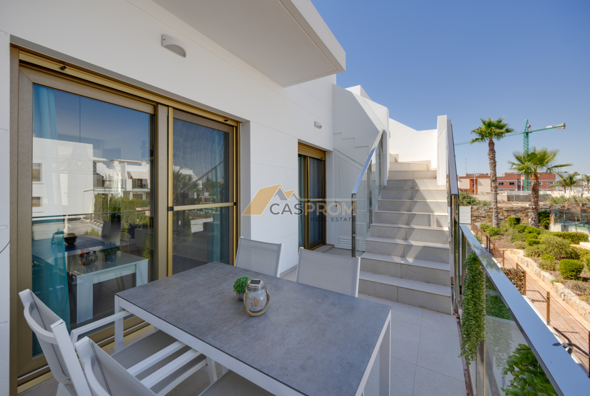 ÁTICO MODERNO CON SOLARIUM PRIVADO EN PILAR DE LA HORADADA
