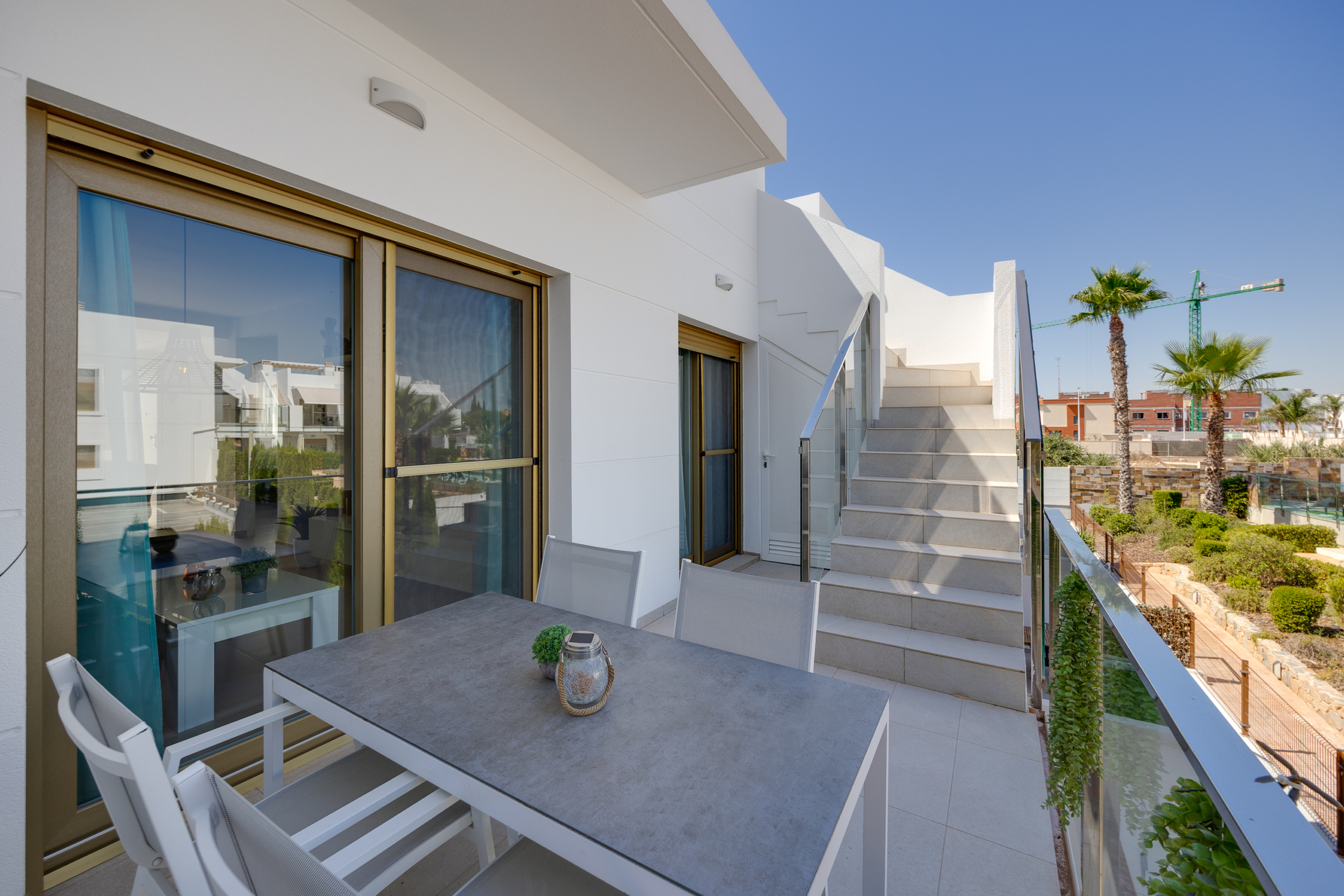 ÁTICO MODERNO CON SOLARIUM PRIVADO EN PILAR DE LA HORADADA