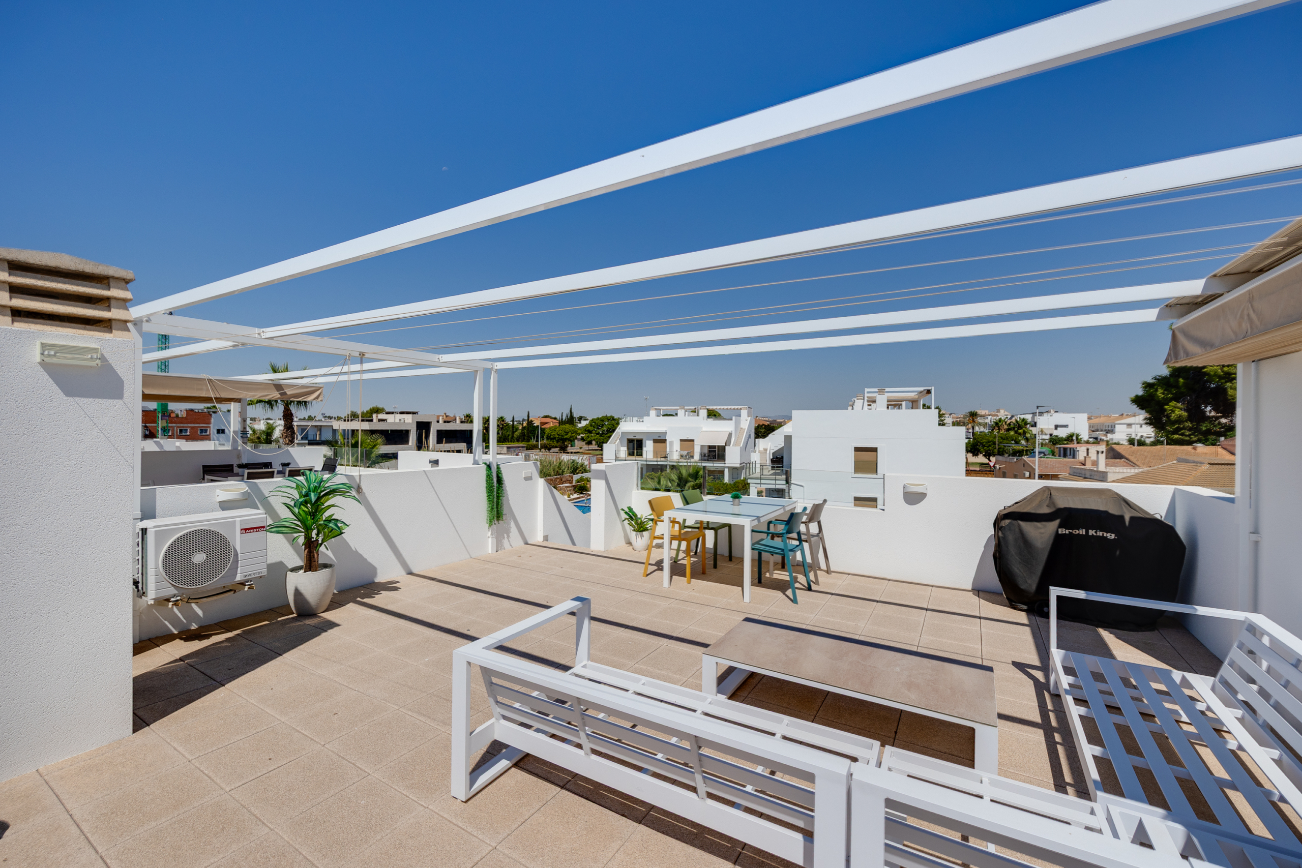 ÁTICO MODERNO CON SOLARIUM PRIVADO EN PILAR DE LA HORADADA