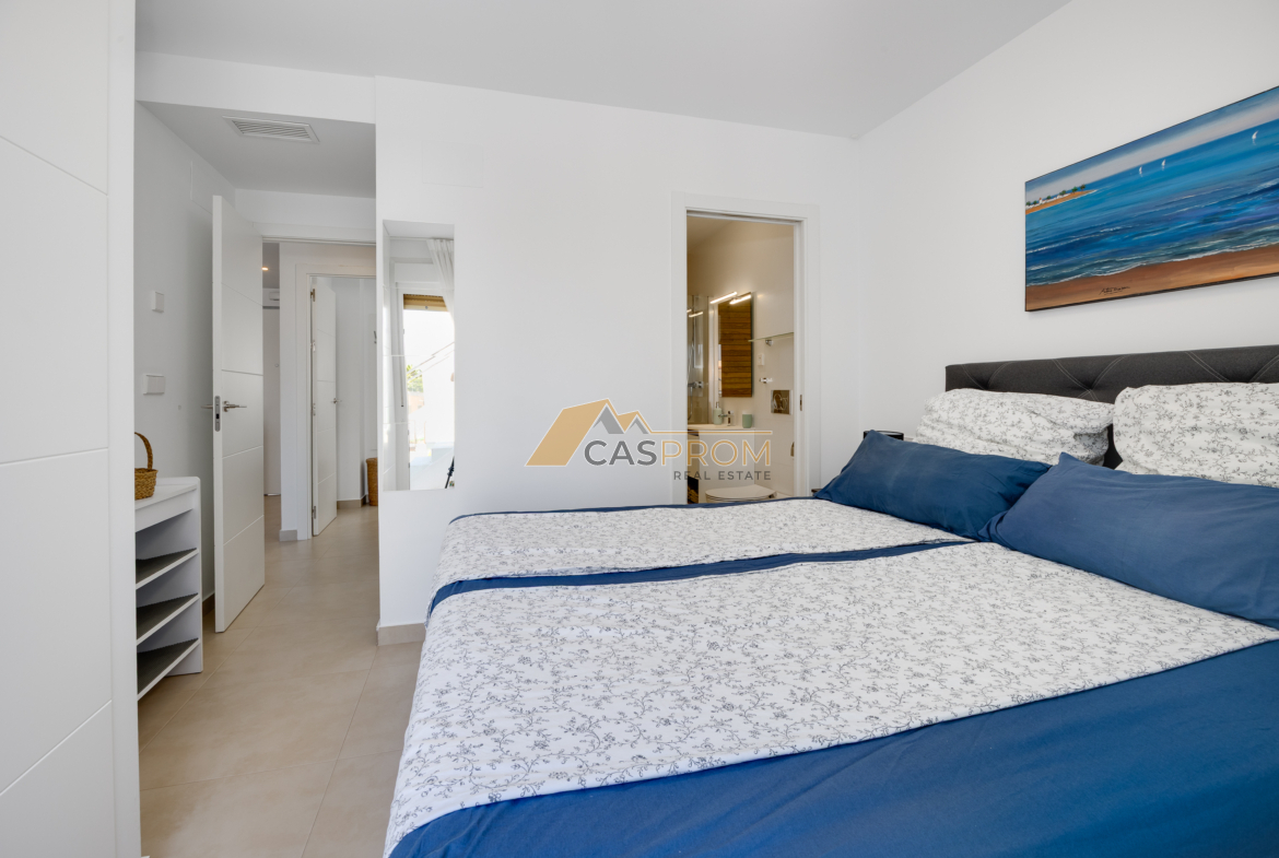 ÁTICO MODERNO CON SOLARIUM PRIVADO EN PILAR DE LA HORADADA