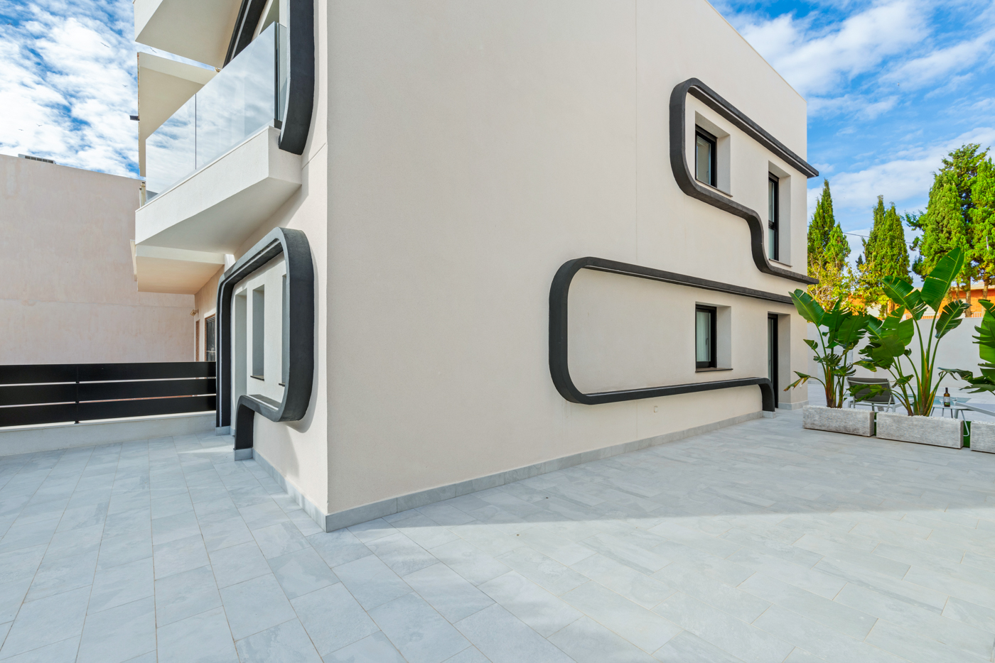 VILLA DE LUJO CON PISCINA PRIVADA, A SOLO 50 M DE LA PLAYA EN TORRE DE LA HORADADA