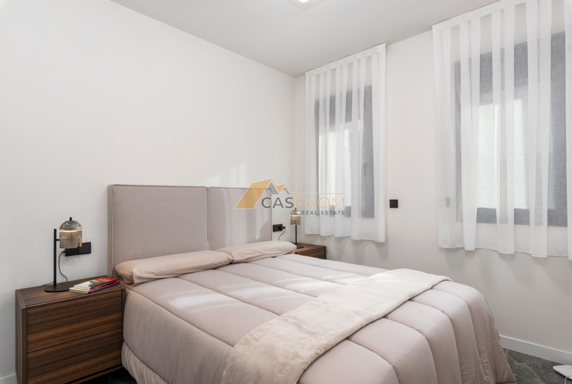 VILLA DE LUJO CON PISCINA PRIVADA, A SOLO 50 M DE LA PLAYA EN TORRE DE LA HORADADA