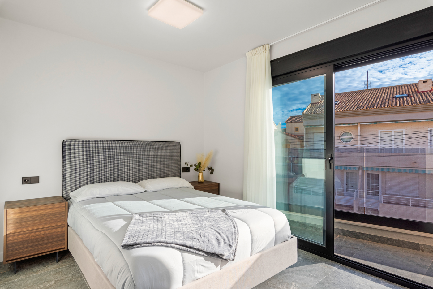 VILLA DE LUJO CON PISCINA PRIVADA, A SOLO 50 M DE LA PLAYA EN TORRE DE LA HORADADA