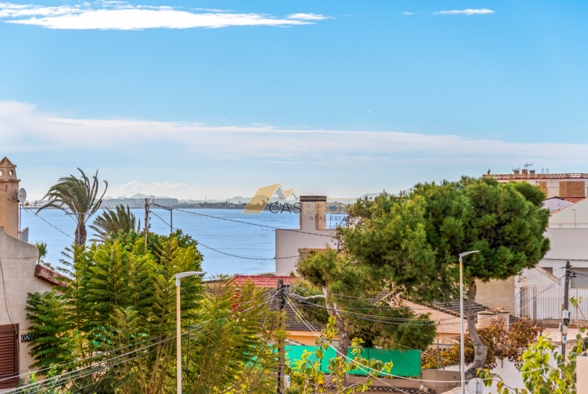 VILLA DE LUJO CON PISCINA PRIVADA, A SOLO 50 M DE LA PLAYA EN TORRE DE LA HORADADA