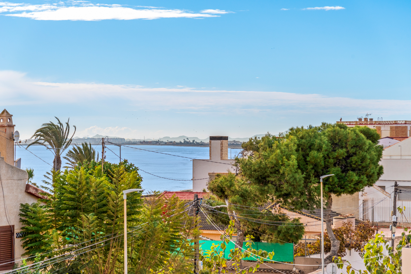 VILLA DE LUJO CON PISCINA PRIVADA, A SOLO 50 M DE LA PLAYA EN TORRE DE LA HORADADA